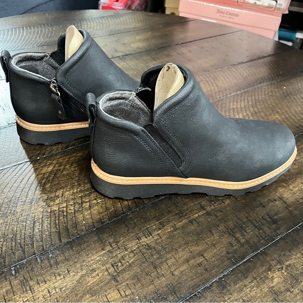Dr. Scholl's Margo Lug Sole Black Chelsea Boots, 6M - Picture 3 of 7